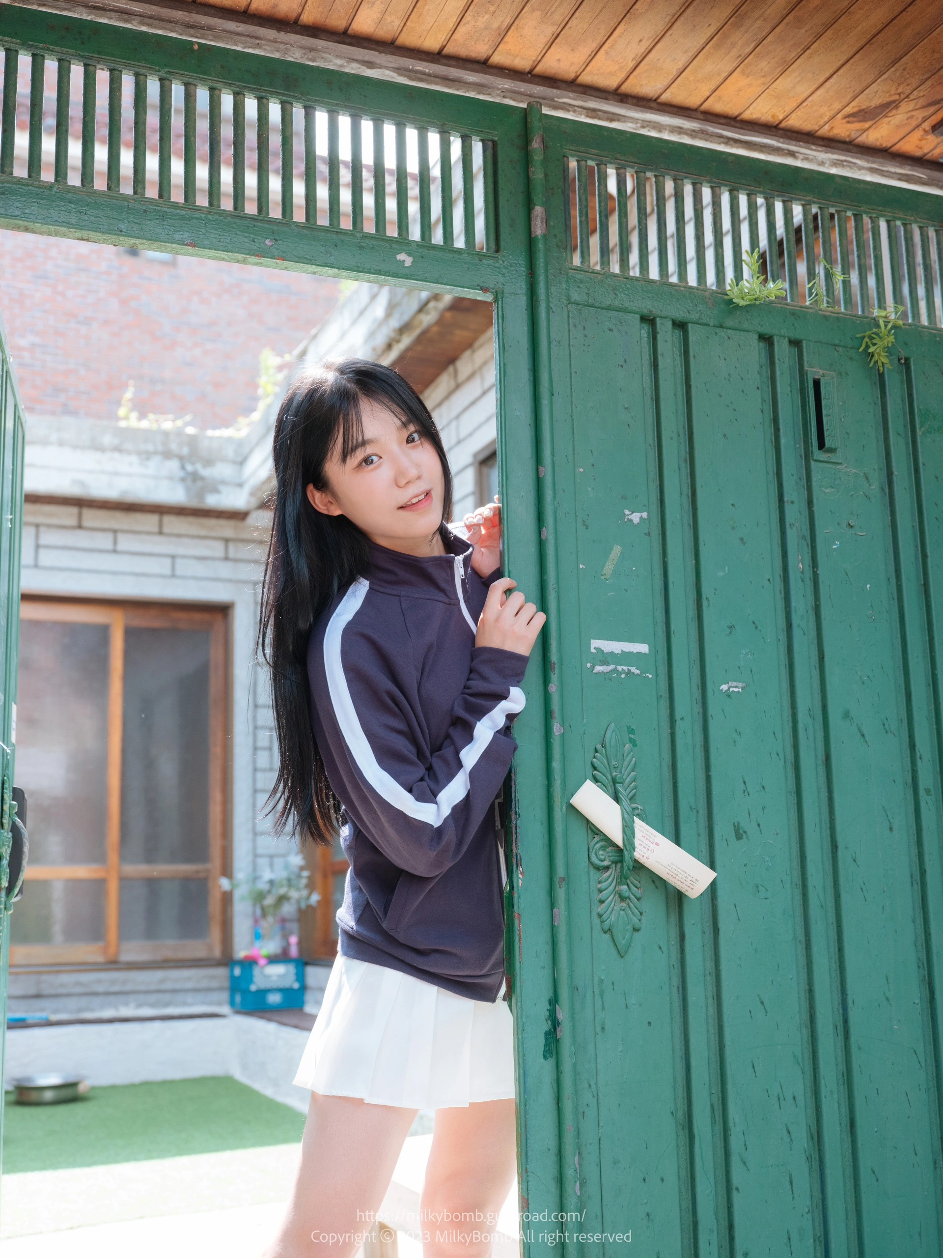003.[MilkyBomb] Yui Vol.002 - Tracksuit 0