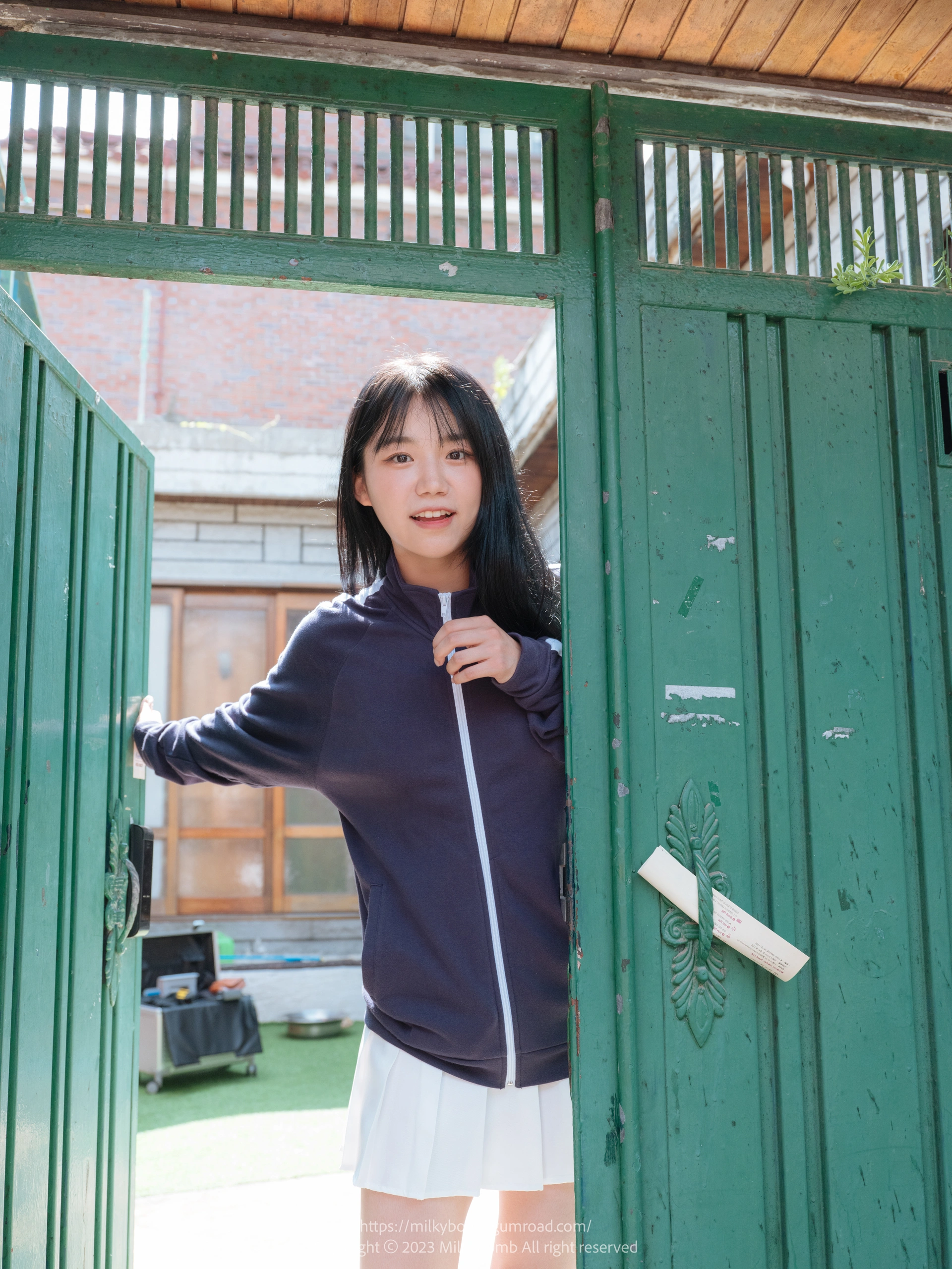 003.[MilkyBomb] Yui Vol.002 - Tracksuit 2